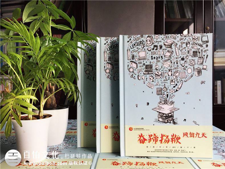 畢業(yè)相冊制作的主要內(nèi)容 畢業(yè)相冊內(nèi)容主要有什么？第1張-宣傳畫冊,紀(jì)念冊設(shè)計(jì)制作-價(jià)格費(fèi)用,文案模板,印刷裝訂,尺寸大小