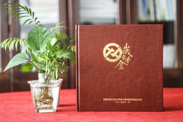 企業(yè)5周年度回憶錄故事冊怎么設(shè)計-制作員工工作生活的紀(jì)念相冊集