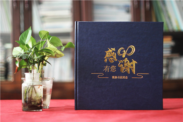 送領(lǐng)導(dǎo)電力工程施工紀(jì)念圖冊怎么制作-項目經(jīng)理建筑施工竣工宣傳冊