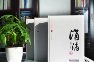 怎樣制作一本同學(xué)聚會紀(jì)念冊？專業(yè)紀(jì)念冊設(shè)計公司是這樣做的？